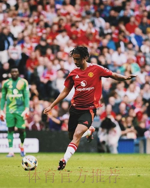 记者:约罗在皇马曼联间选择 后者为其提供5+1合同 记者:约罗在皇马曼联间选择 后者为其提供5+1合同